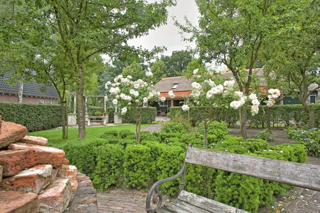 Bed and breakfast Rheezerstee Extérieur photo